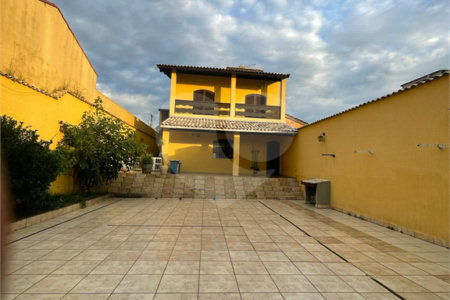 Sobrado à venda com 4 quartos, sendo 1 suíte, em Vila Áurea, Poá, SP