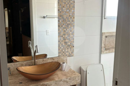 Casa à venda com 3 quartos, sendo 1 suíte, no condomínio Recanto das Araucárias, Suzano - SP