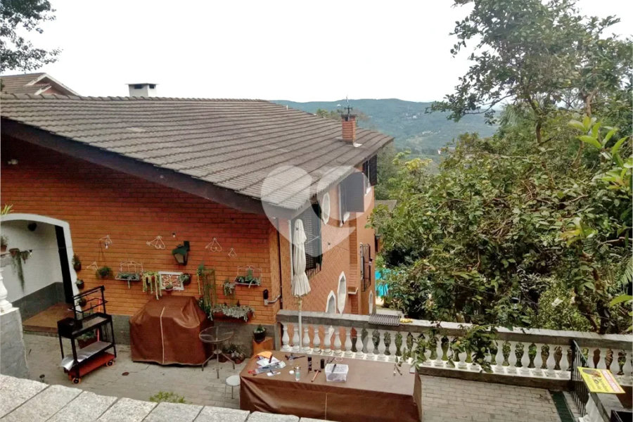 Casa à venda com 5 quartos, sendo 4 suítes, em Roseira, Mairiporã, SP