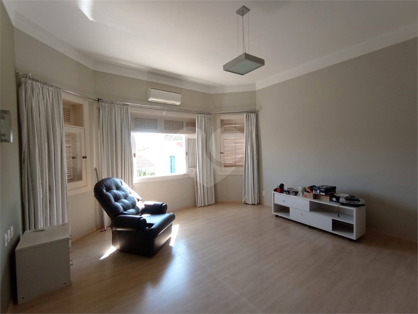 Casa à venda com 3 suítes em Vila Nastri, Itapetininga, SP