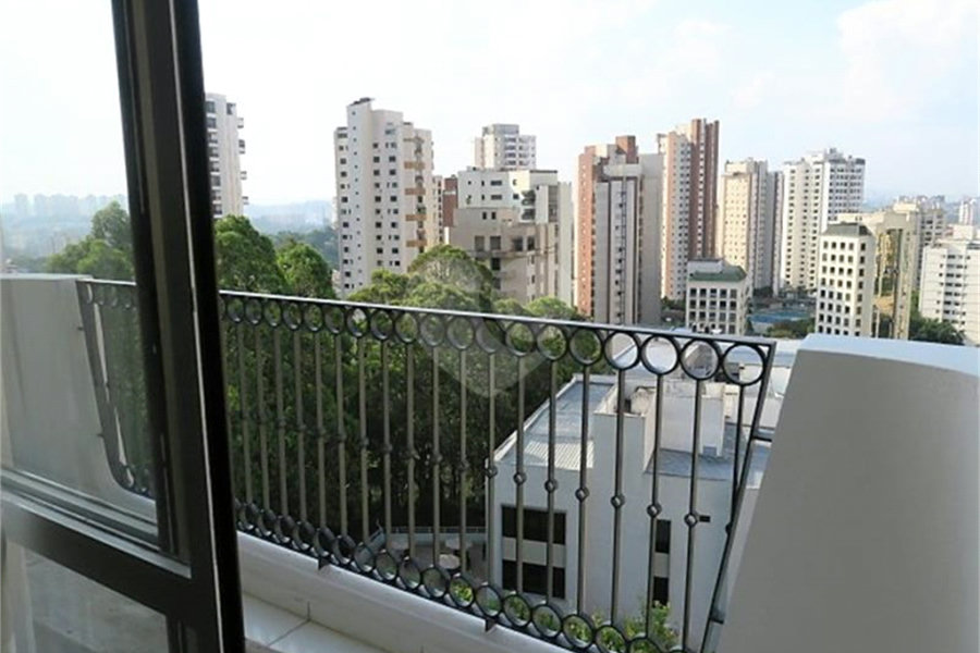 Apartamento à venda ou para alugar com 3 suítes em Morumbi, São Paulo, SP