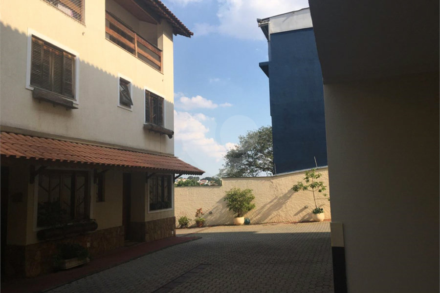 Casa à venda com 3 quartos, sendo 1 suíte, no condomínio Morada de Itapuã, São Paulo - SP