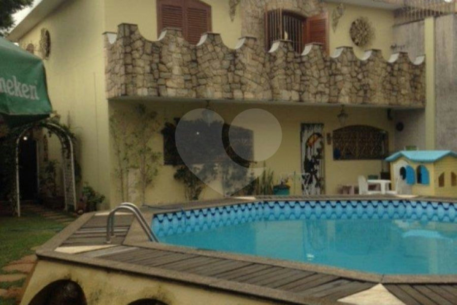 Casa à venda com 4 quartos, sendo 3 suítes, em Vila Paiva, São Paulo, SP