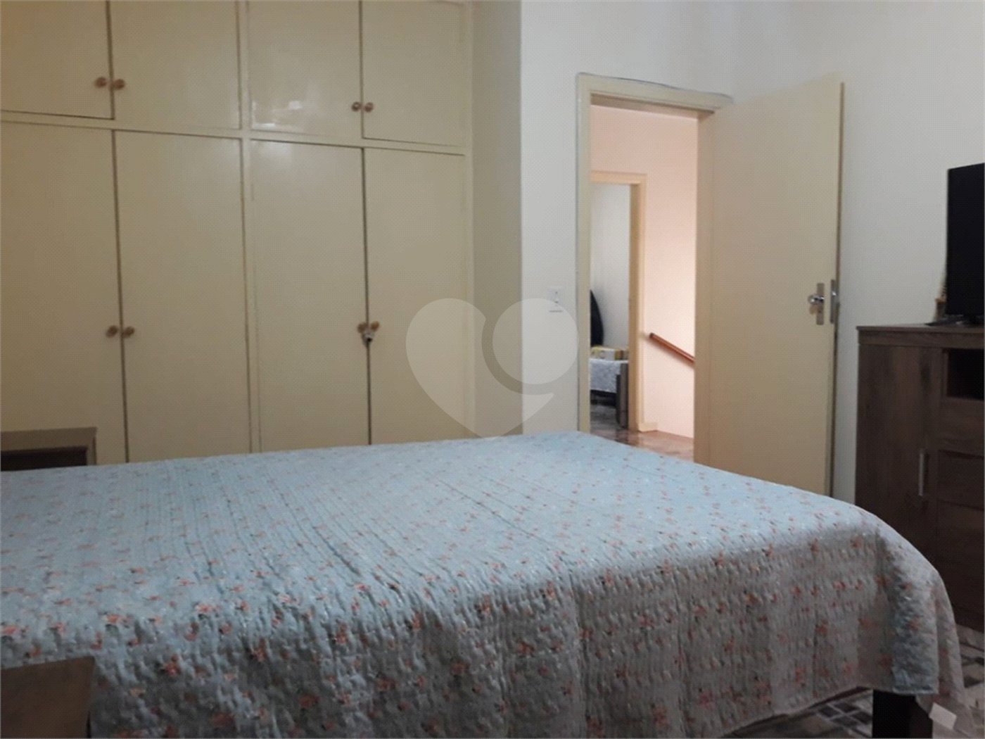 Sobrado à venda com 3 quartos, sendo 1 suíte,  em Esplanada Mendes Moraes, São Roque, SP