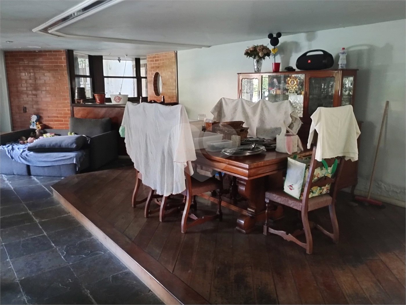 Casa à venda com 5 quartos, sendo 3 suítes, no condomínio Vilarejo, Rio de Janeiro - RJ