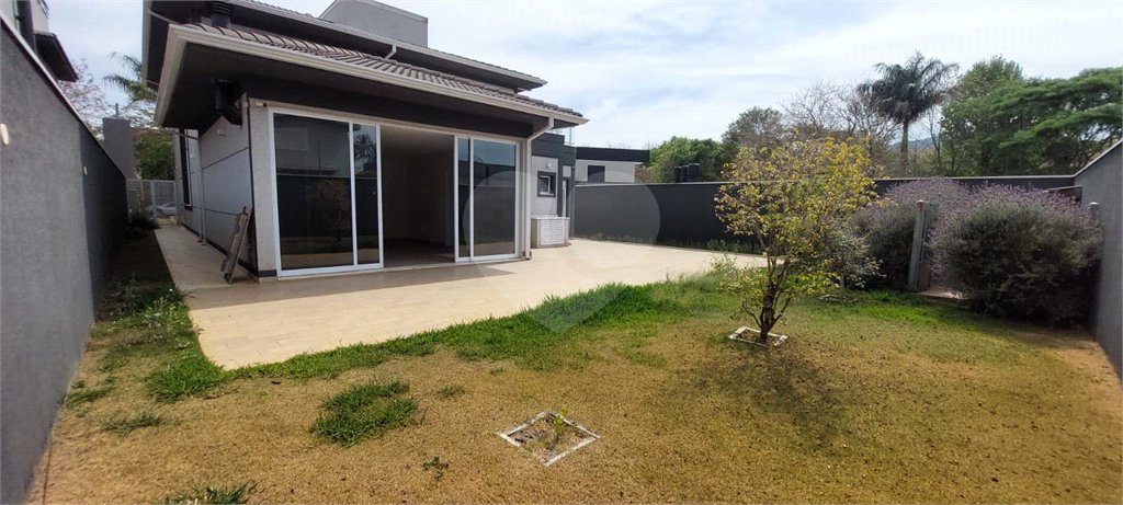 Casa à venda com 3 suítes no condomínio Figueira Garden, Atibaia - SP