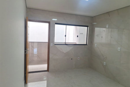 Sobrado à venda com 3 quartos, sendo 1 suíte, em Vila São Geraldo, São Paulo, SP