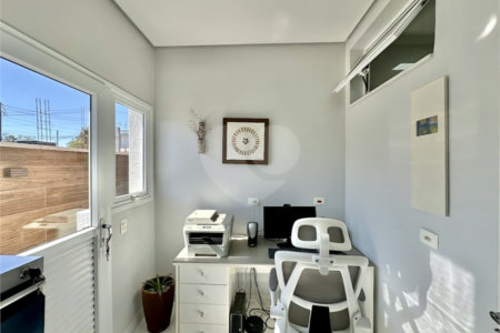 Casa à venda com 3 suítes no condomínio Golf Village, Carapicuíba - SP
