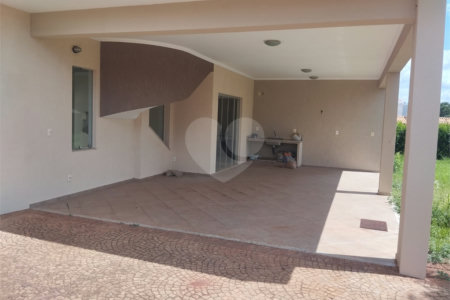 Sobrado à venda com 4 quartos, sendo 3 suítes, em Altos do Jaraguá, Araraquara, SP