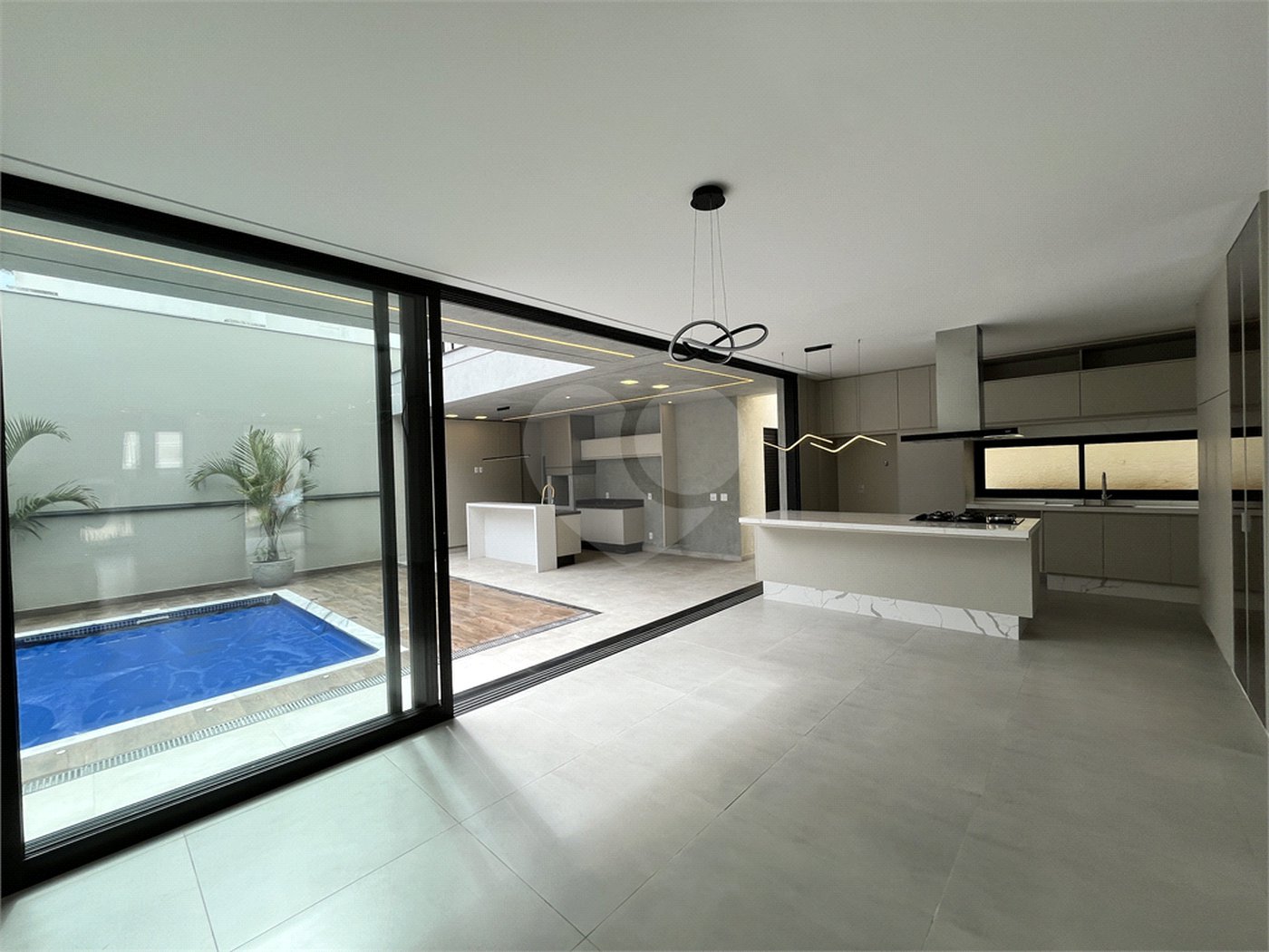 Casa à venda com 4 suítes no condomínio Mont Blanc, Sorocaba - SP