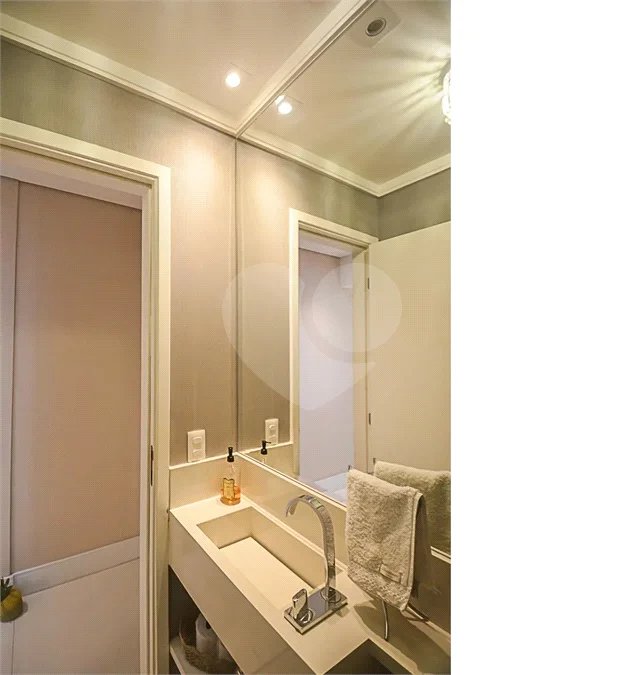 Espaço, conforto e uma localização privilegiada fazem deste apartamento mobiliado no Baeta Neves, em São Bernardo do Campo, uma excelente opção para seu novo lar. Com 118 m², três dormitórios e quatro banheiros, o imóvel oferece ambientes amplos para acomodar a família e receber amigos com comodidad