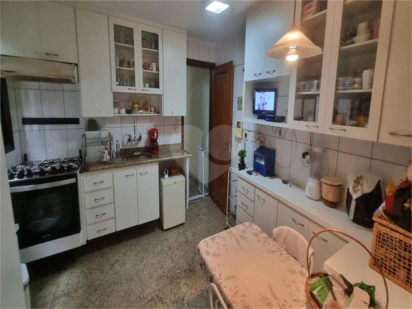 Sobrado à Venda na Aclimação - 150 m² - 2 Salas, 3 Dorms, 2 Vagas.