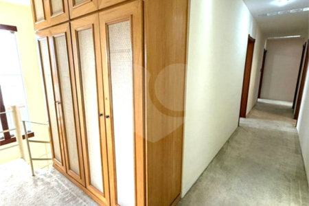 Sobrado à venda com 5 quartos, sendo 3 suítes,  em Jardim Leonor, São Paulo, SP
