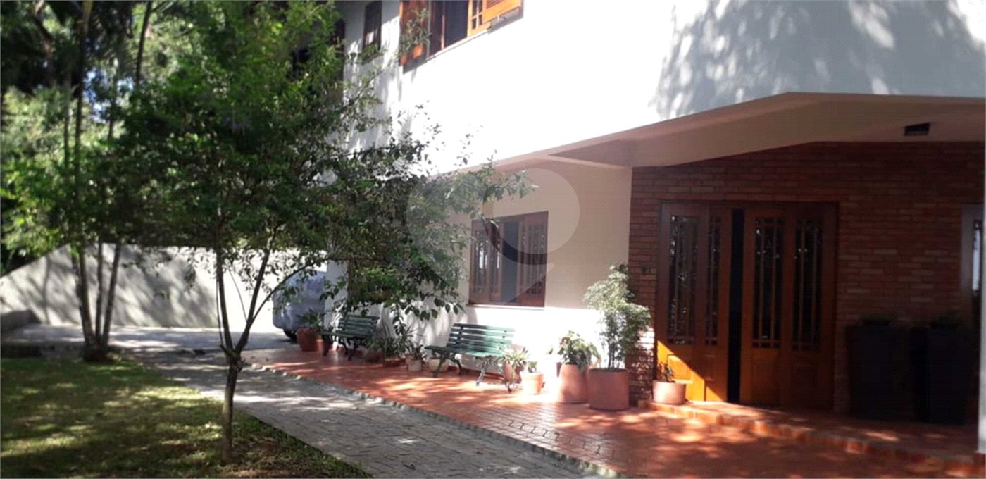 Casa à venda com 3 quartos, sendo 4 suítes,  no condomínio Alpes da Cantareira, Mairiporã - SP