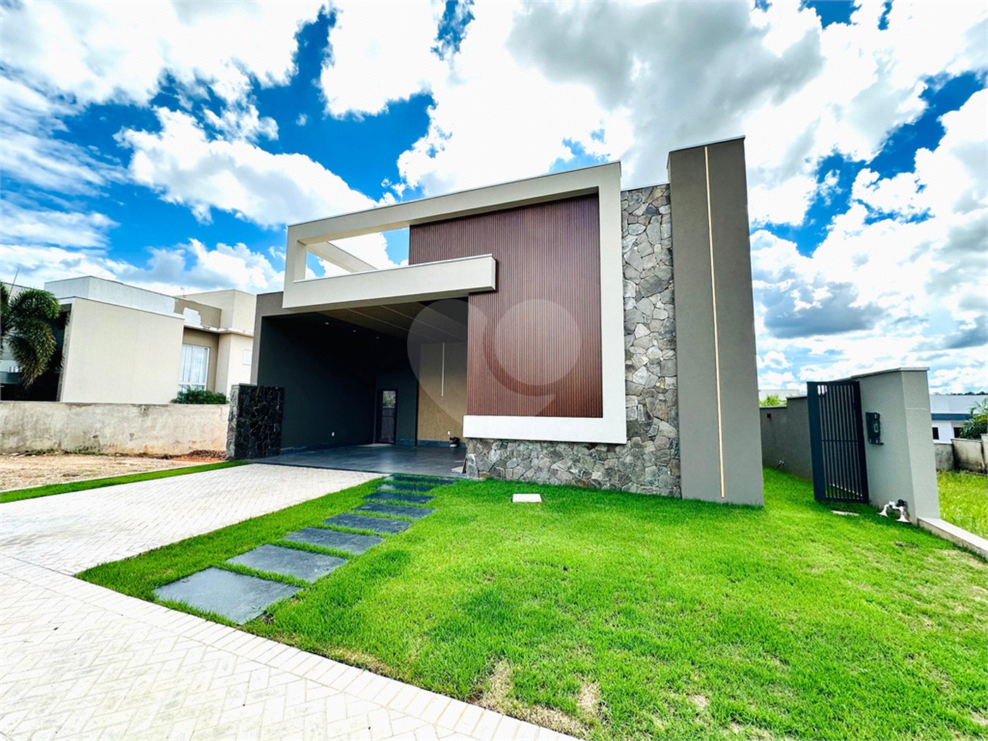 Casa à venda com 3 suítes no condomínio Villa Jardim, Cuiabá - MT