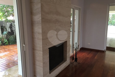 Casa à venda com 4 quartos, sendo 2 suítes, no condomínio Residencial Morumbi, São Paulo - SP
