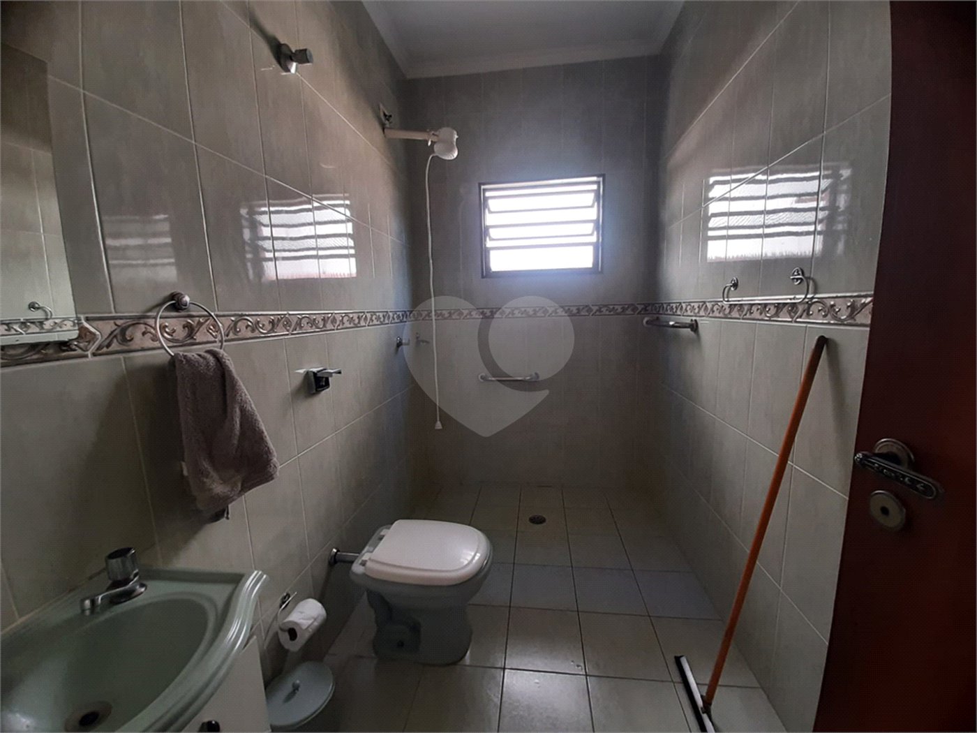 Sobrado à venda com 5 quartos, sendo 1 suíte, em Tremembé, São Paulo, SP