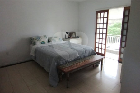 Casa à venda com 4 quartos, sendo 1 suíte, em Jardim Guadalajara, Sorocaba, SP