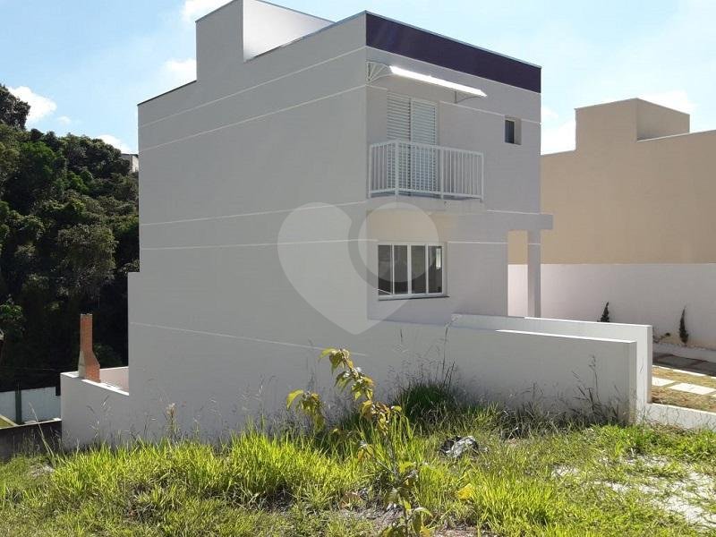 Sobrado à venda com 3 quartos, sendo 1 suíte, em Villa Verde, Franco da Rocha, SP
