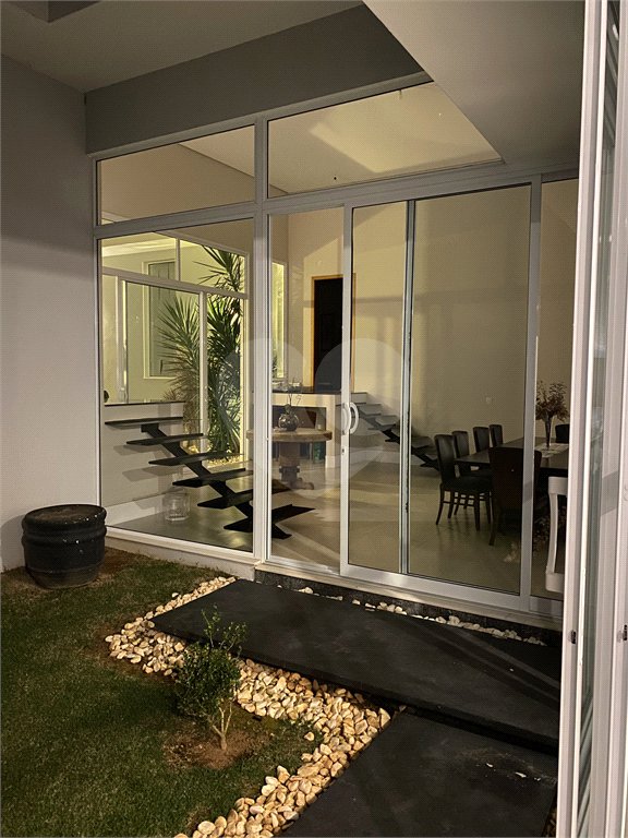Casa à venda com 3 suítes no condomínio Jardim Primavera, Louveira - SP