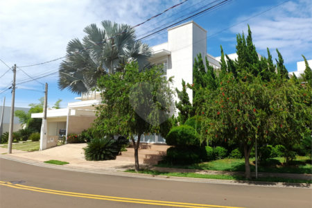Casa à Venda no Condomínio Damha III – Elegância e Conforto para sua Família