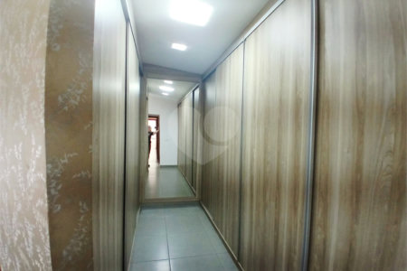 Casa Térrea à venda com 3 suítes em Anchieta, São Bernardo do Campo, SP
