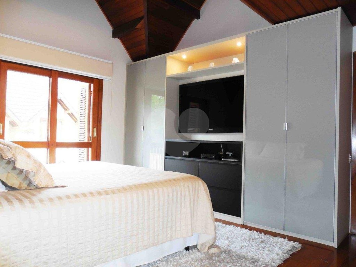Casa à venda com 4 suítes no condomínio Vilaggio Monte Alegre, São Paulo - SP