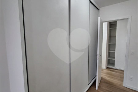 Apartamento à venda com 3 suítes em Vila Anastácio, São Paulo, SP