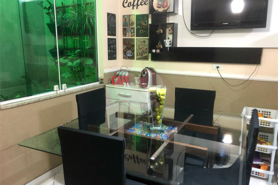 Sobrado à venda com 3 quartos, sendo 1 suíte, em Vila Mangalot, São Paulo, SP