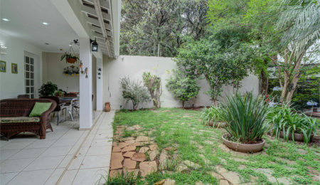 Casa à venda ou para alugar com 4 quartos, sendo 2 suítes,  em Ibirapuera, São Paulo, SP
