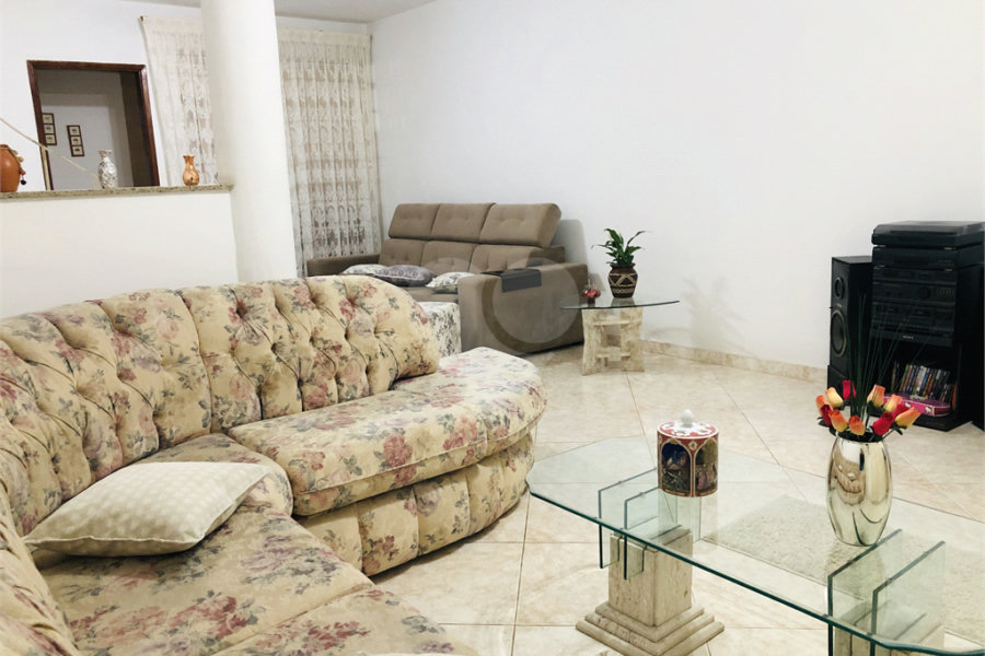 Sobrado à venda com 3 quartos em Tremembé, São Paulo, SP