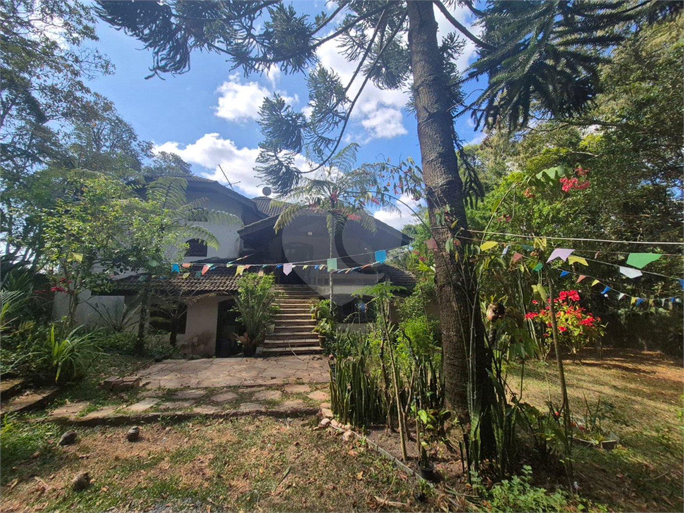 Casa à venda com 3 quartos, sendo 4 suítes, no condomínio Alpes da Cantareira, Mairiporã - SP
