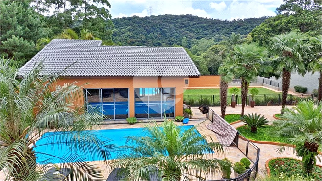 Casa à venda com 8 quartos, sendo 4 suítes, em Roseira, Mairiporã, SP