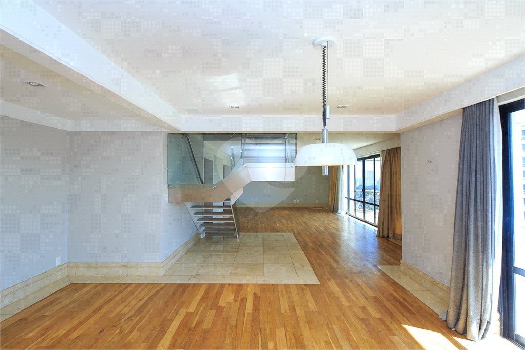 Duplex à venda ou para alugar com 5 suítes em Alto da Boa Vista, São Paulo, SP