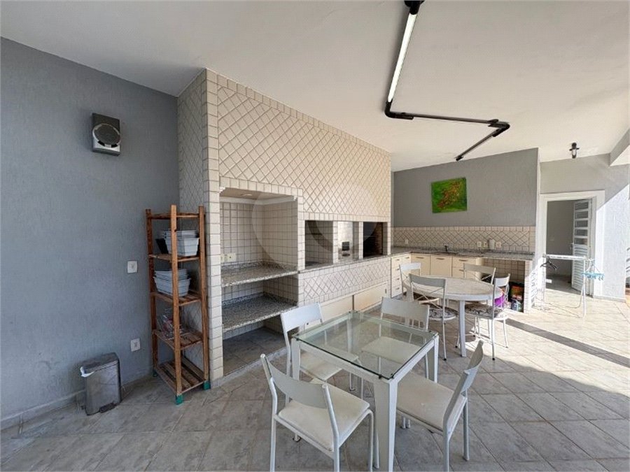 Casa à venda com 5 quartos, sendo 3 suítes, no condomínio Granja Olga III, Sorocaba - SP