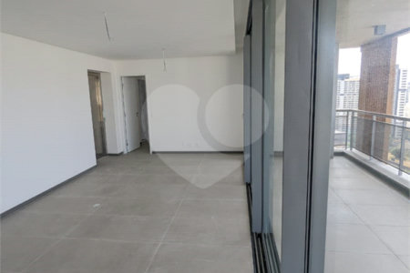 Apartamento à venda com 3 quartos, sendo 2 suítes, em Jardim das Acácias, São Paulo, SP