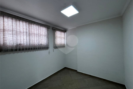 Sobrado à venda com 3 quartos, sendo 1 suíte, no condomínio Villagio da Granja, Cotia - SP