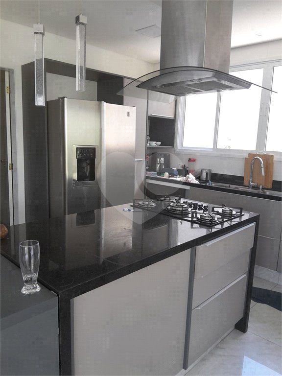 Casa à venda com 3 suítes em Moinho Velho, Cotia, SP