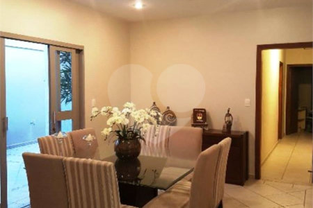 Casa à venda com 4 quartos, sendo 1 suíte, no condomínio Residencial Esplanada, Salto - SP