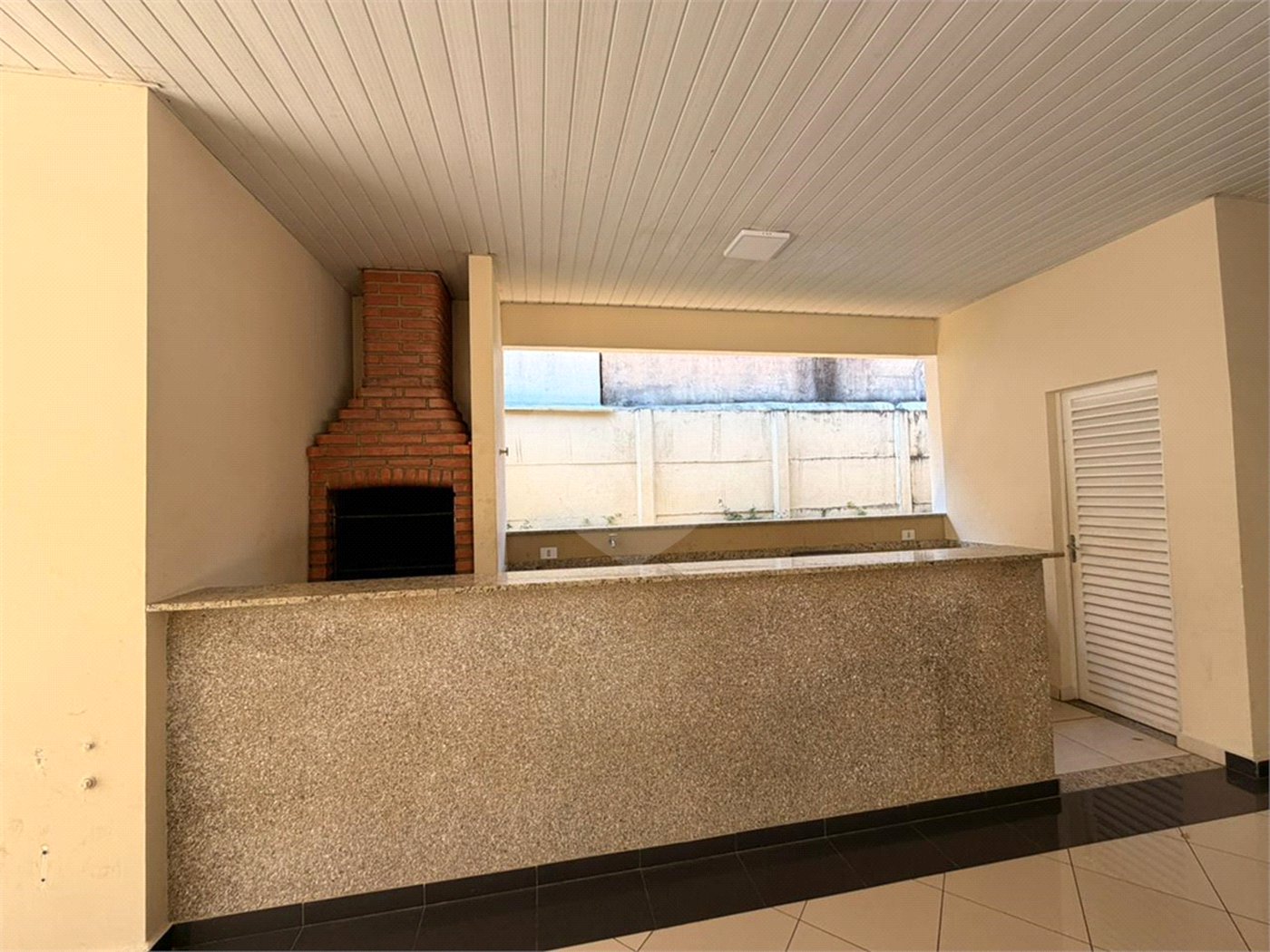 Casa à venda com 3 quartos, sendo 1 suíte, no condomínio Village Sarriá, Sorocaba - SP