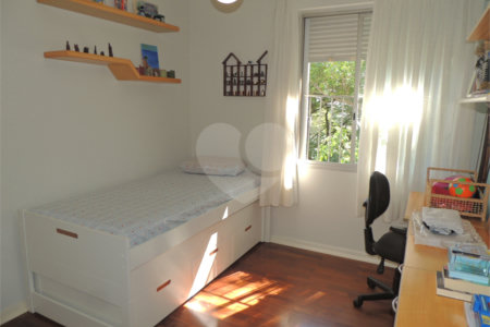 Apartamento à venda com 3 quartos, sendo 1 suíte, em Santo Amaro, São Paulo, SP