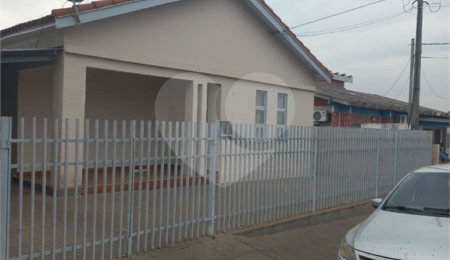 Casa à venda com 3 quartos no Centro, Inocência, MS