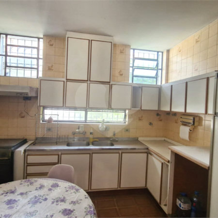 Sobrado à venda com 3 quartos, sendo 1 suíte, em Cidade São Francisco, São Paulo, SP