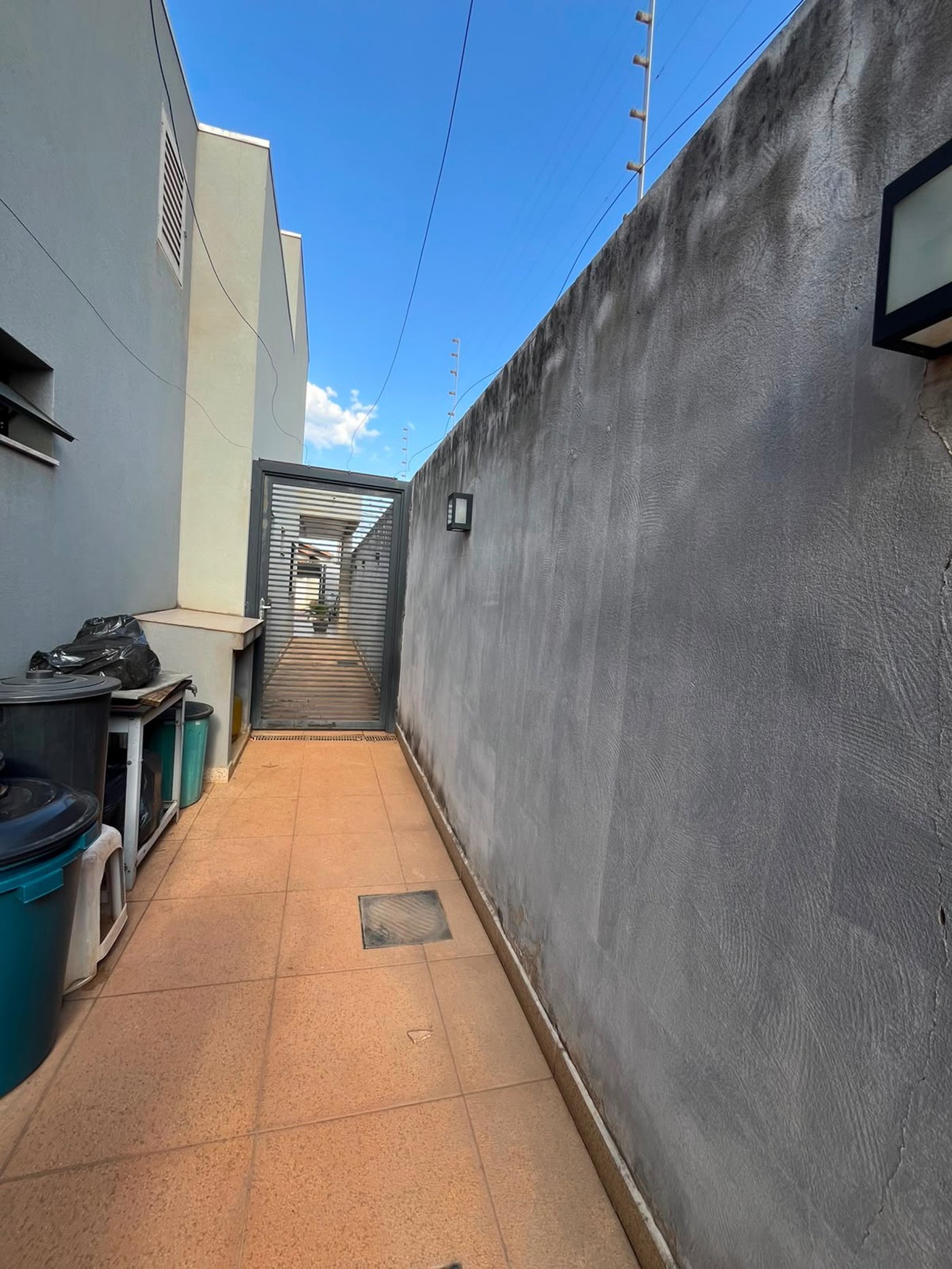 Casa à venda ou para alugar com 4 quartos, sendo 2 suítes,  em Santa Terezinha, Três Lagoas, MS