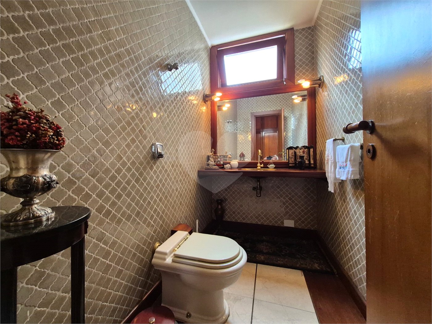 Casa de Vila à venda ou para alugar com 4 quartos, sendo 2 suítes,  em Jardim Leonor, São Paulo, SP