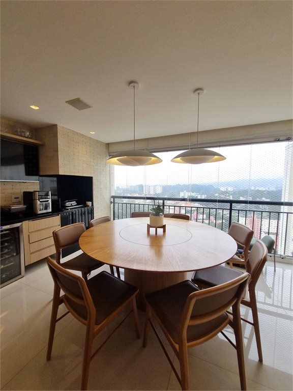Apartamento à venda com 3 quartos, sendo 1 suíte,  em Jardim Leonor Mendes de Barros, São Paulo, SP
