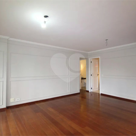 Apartamento à venda com 3 quartos, sendo 1 suíte,  em Vila Uberabinha, São Paulo, SP