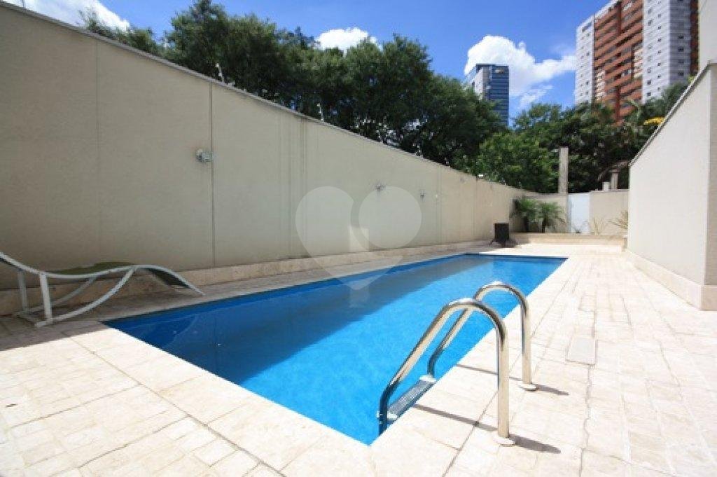 Casa à venda com 4 quartos, sendo 2 suítes, no condomínio Melbourne Residence, São Paulo - SP