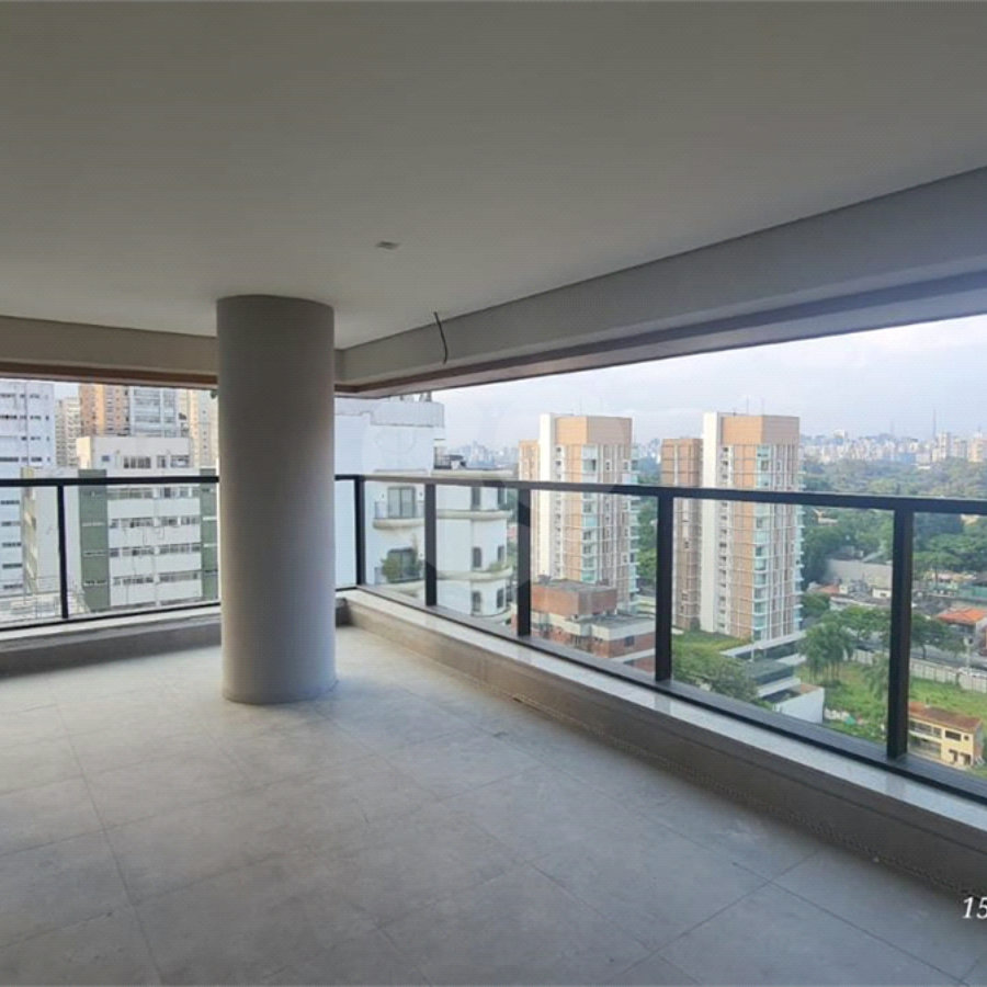 Apartamento à venda com 3 suítes em Moema, São Paulo, SP