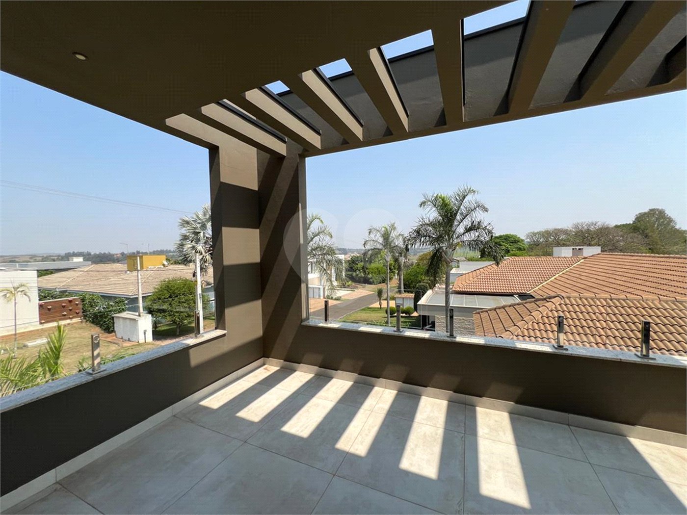Casa à venda com 5 quartos, sendo 4 suítes, no condomínio Terras de Mont Serrat, Salto - SP